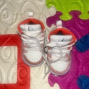 VERY slightly used - Jordan 1 Mid 3c Team Orange Equipe Orange